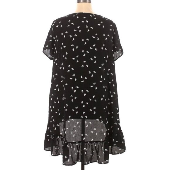 Black and white high-low short-sleeve top - Picture 2 of 2